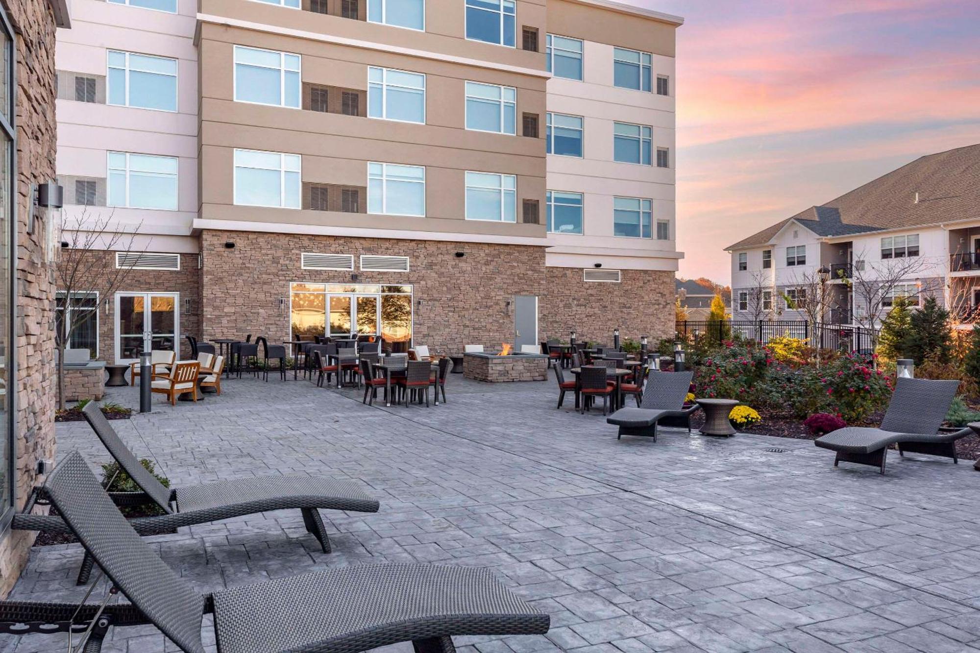 Cambria Hotel Manchester South Windsor Exteriör bild